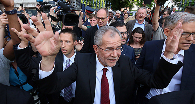 Alexander Van der Bellen.