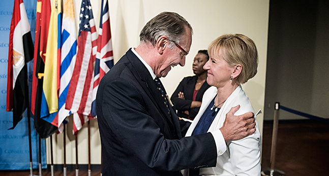 Jan Danielsson i FN och Margot Wallströ