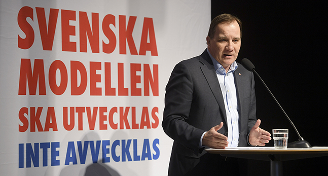 Stefan Löfven håller tal.