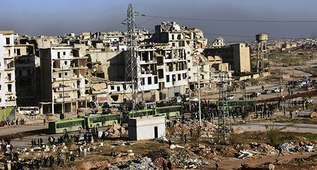 Bussar utanför staden Aleppo.