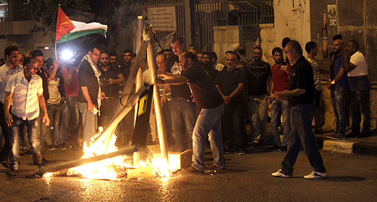 protester mot Israels regering
