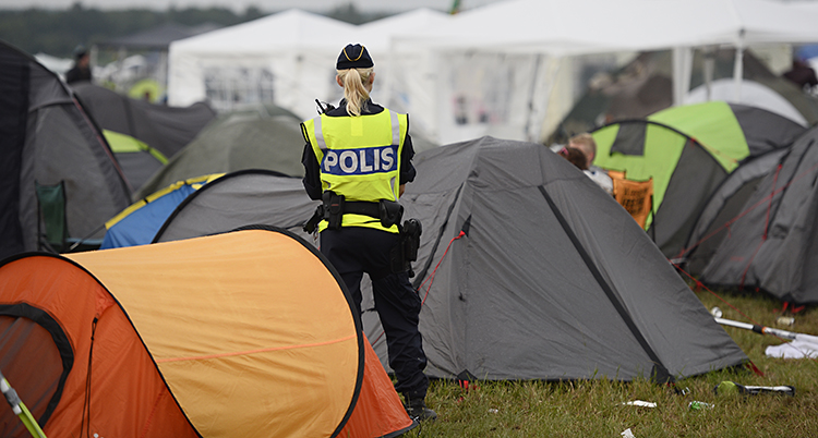 poliser på vakt