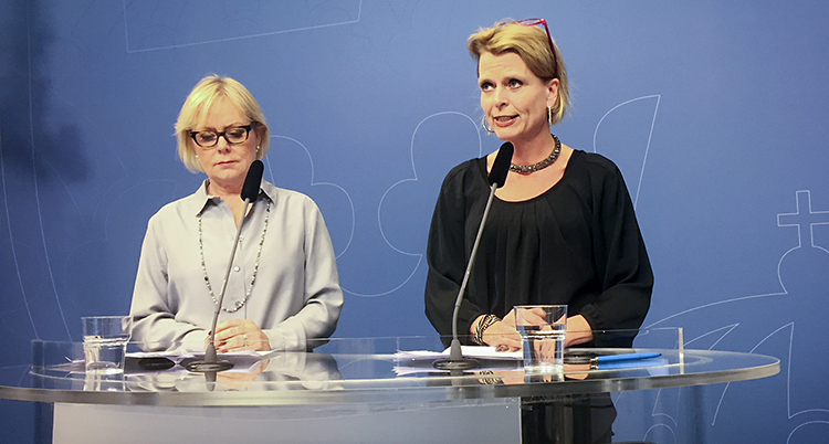 Lena Ag och ministern Åsa Regné