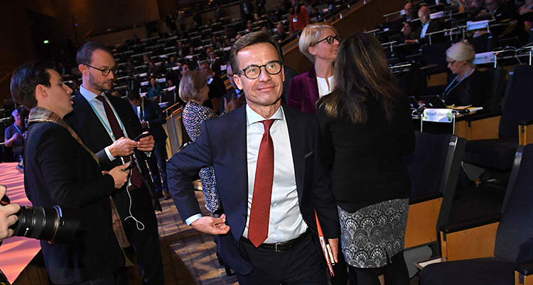 Ulf Kristersson ser nöjd ut