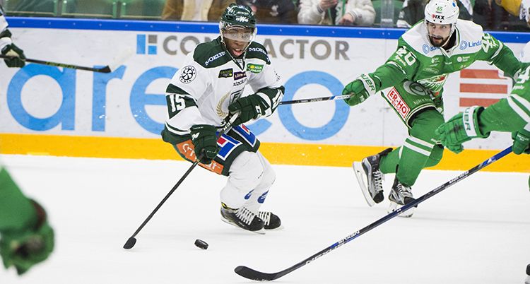 Hugo Enock spelar ishockey