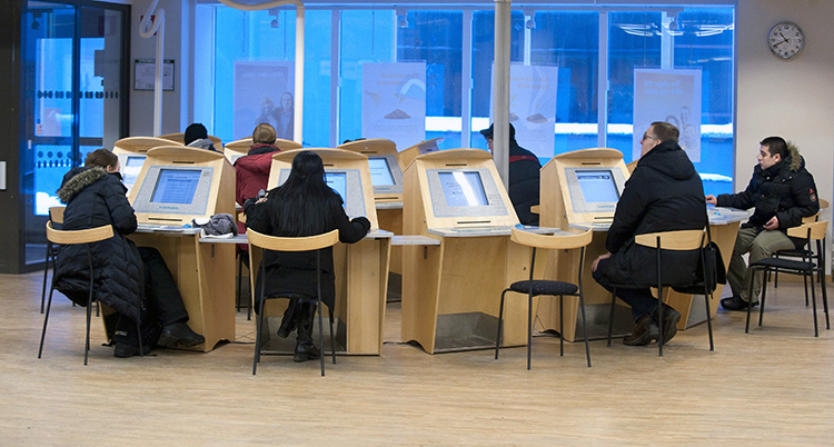 Människor på arbetsförmedlingen