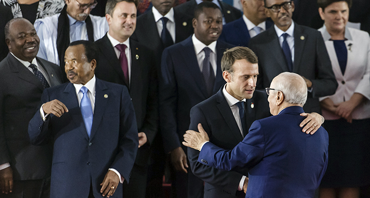 EU-politiker på ett möte i Afrika