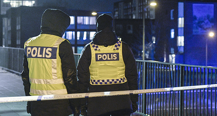 Två poliser i Malmö.