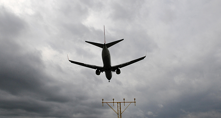 ett flygplan