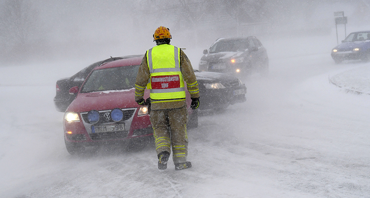 En väg stängs efter en olycka