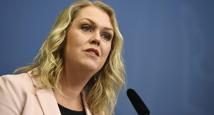 Lena Hallengren.