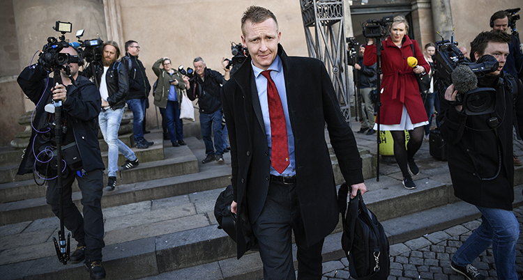 Åklagaren Buch-Jepsen lämnar domstolen