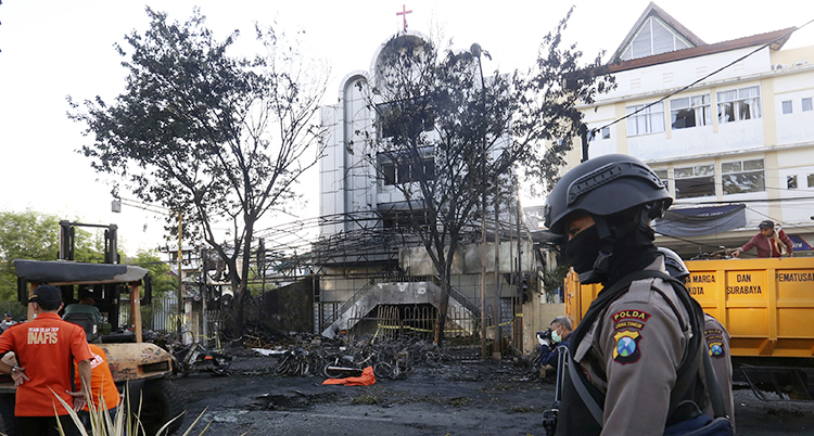 Vid den här kyrkan sprängdes en bomb