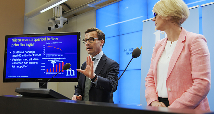 Två politiker i en talarstol