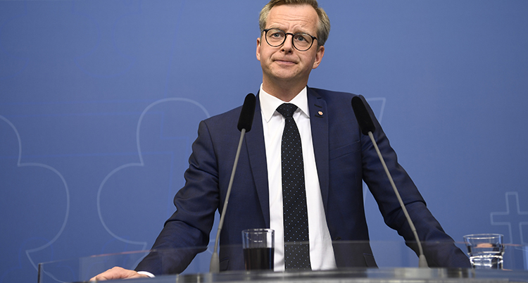 Mikael Damberg på en pressträff.