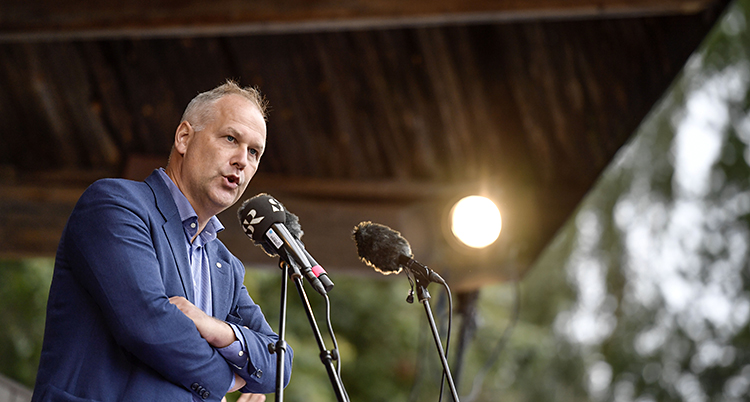Vänsterpartiets ledare Jonas Sjösted