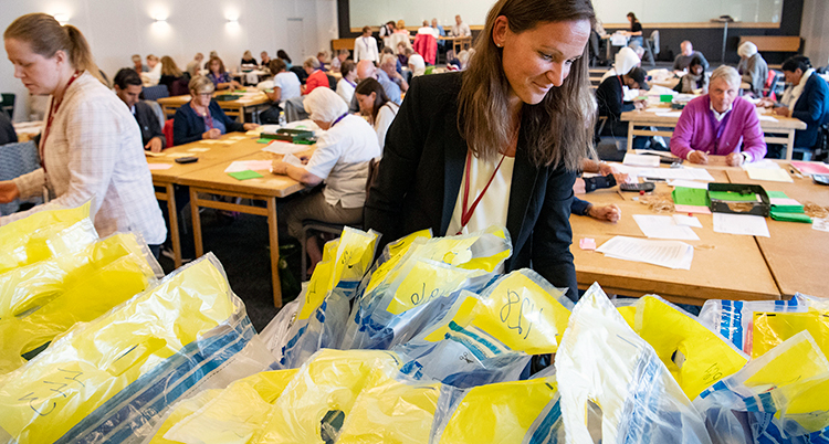 Hon räknar röster