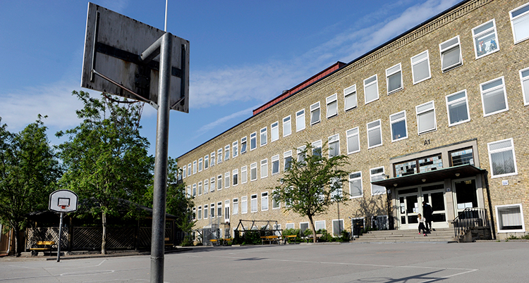 En skola utifrån.