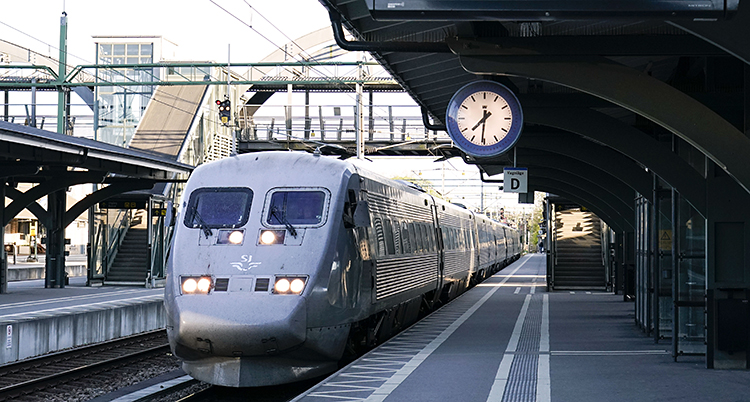 Ett tåg på en station