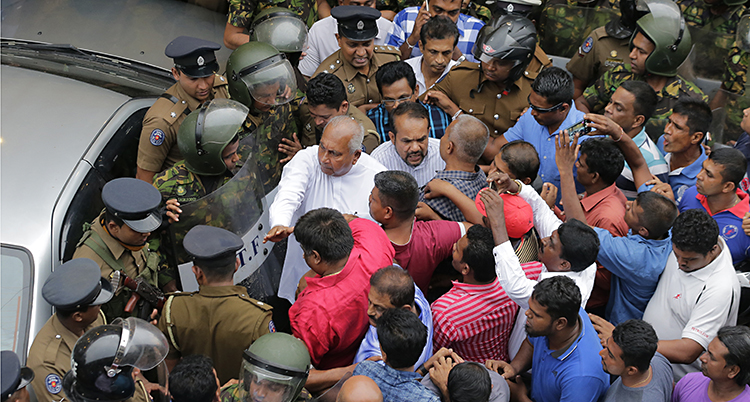 Människor protesterar i landet Sri Lanka