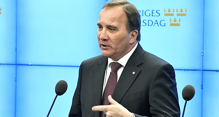 Stefan Löfven i en talarstol