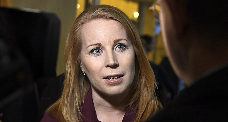 Porträtt när Annie Lööf talar
