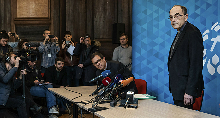 Philippe Barbarin tvingas sluta.