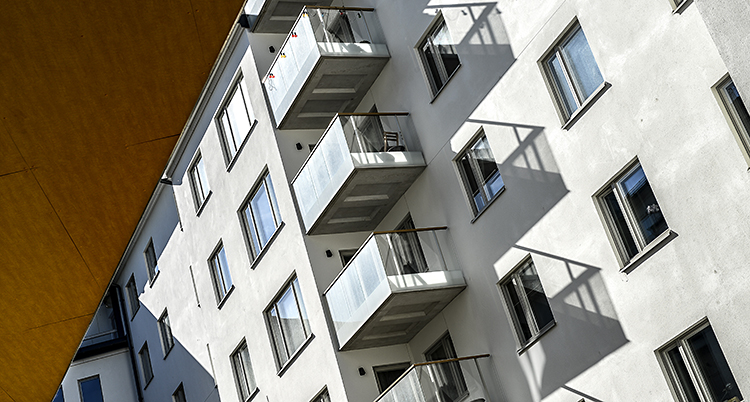 Ett hus med lägenheter.