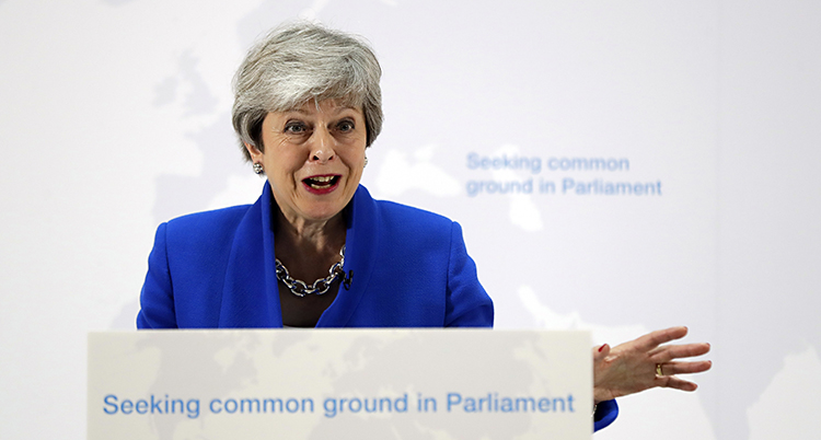 Theresa May håller ett tal.