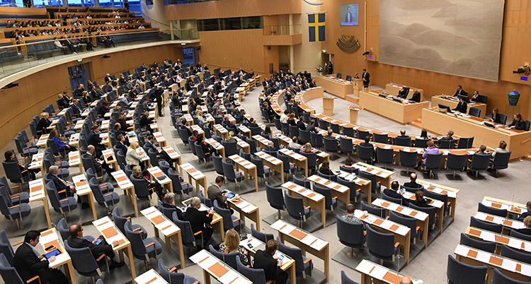 plenisalen fotad ovanifrån, vi ser nästan alla platser i riksdagen.
