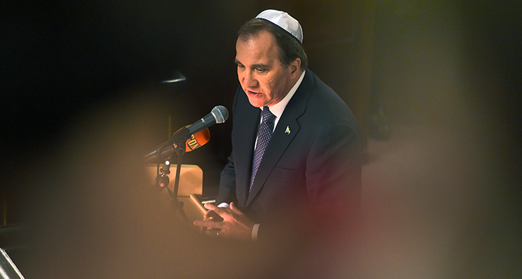 Stefan löfven med en kippa.