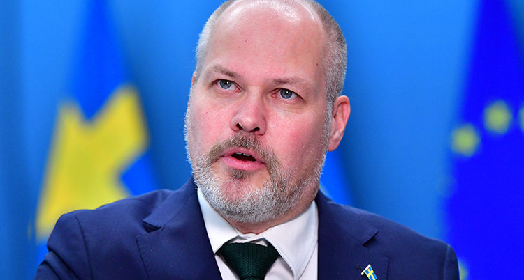Morgan Johansson pratar.