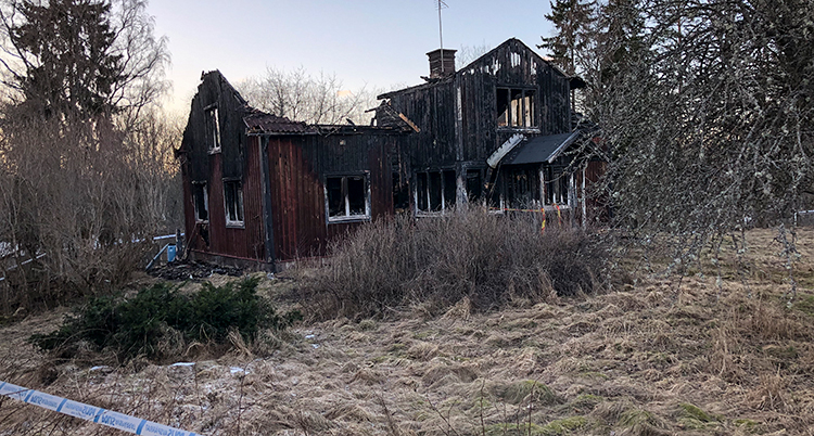 Det nerbrunna huset.