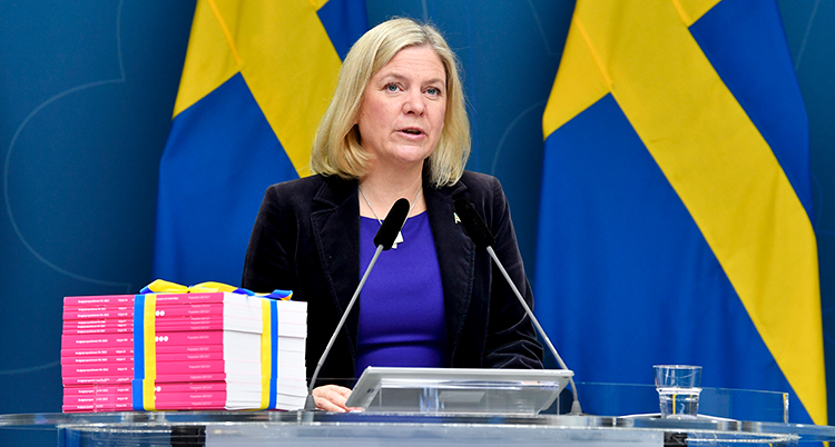 Magdalena Andersson är Sveriges minister för pengar.