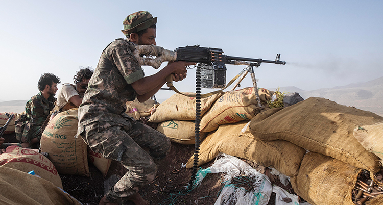 Militärer utanför staden Marib i Yemen.
