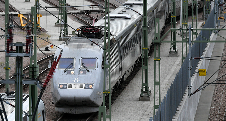Ett SJ-tåg på en perrong.