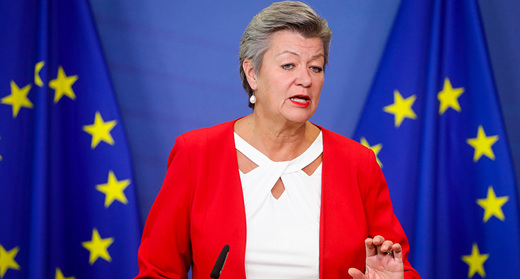 ylva johansson pratar.