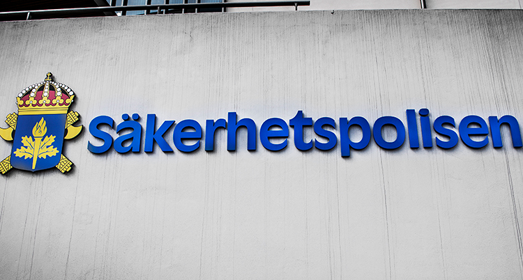 En vägg där det står Säkerhetspolisen.
