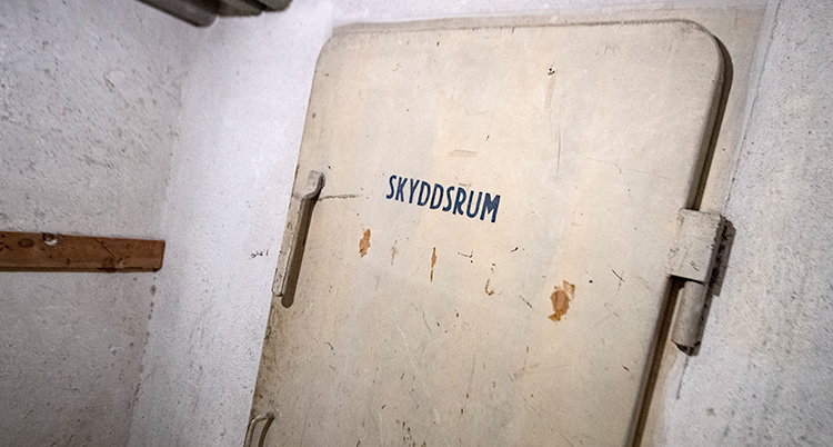 Dörr till skyddsrum.