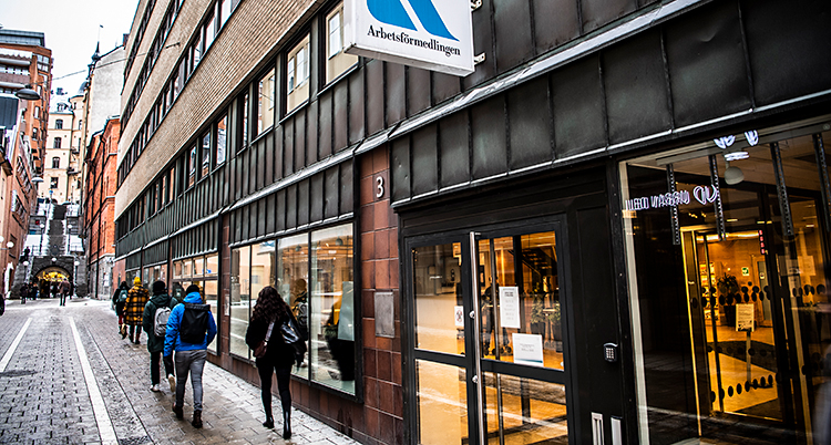 Bilden är tagen utomhus och visar ett hus i Stockholm.