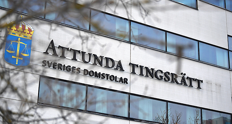 En bild på utsidan av tingsrätten.