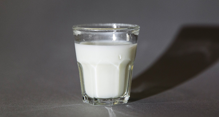 Ett glas mjölk.