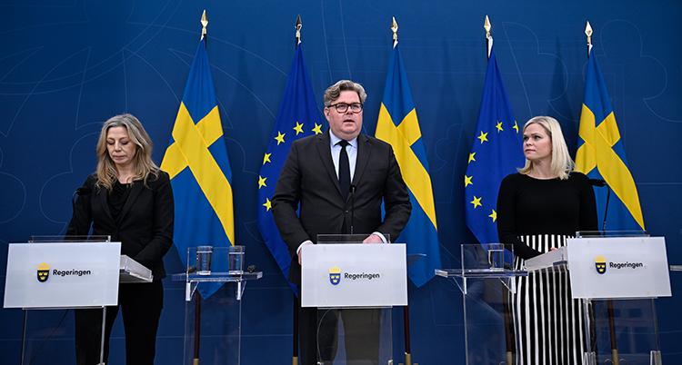 Tre politiker på rad.