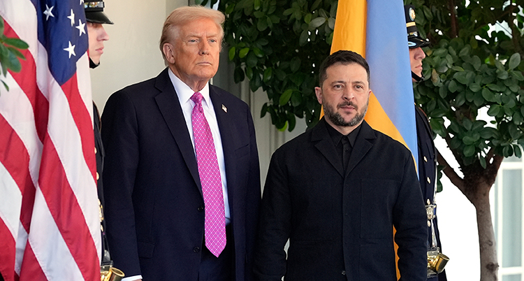 Trump bredvid Zelenskyj.