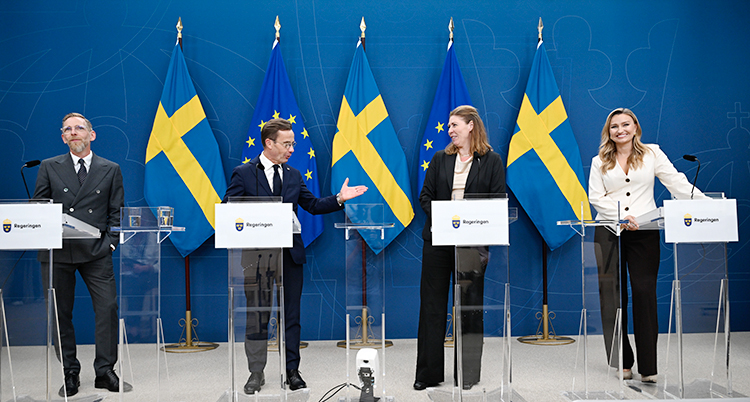 Från vänster till höger står Jakob Forssmed, Ulf Kristersson, Elisabet Lann och Ebba Busch.
