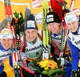 Sveriges vinnande lag i skidskytte. Foto: Jens Meyer/PrB