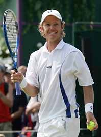 Thomas Johansson spelar på onsdag kvartsfinal i Wimbledon. Foto: Sang Tan/PrB