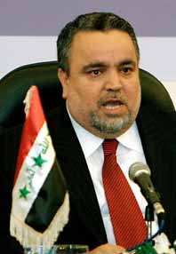 Riksdagens talman  al-Hassani leder arbetet med Iraks nya grundlag. Foto: Khalid Mohammed/PrB