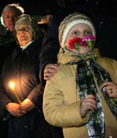 I Staden Slavutytj i Ukraina samlades människor i natt för att minnas dem som dog efter Tjernobyl-olyckan.