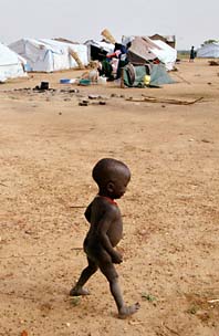 Pojken bor i ett flyktingläger i södra Sudan. Foto: Simon Maina/Pressens Bild